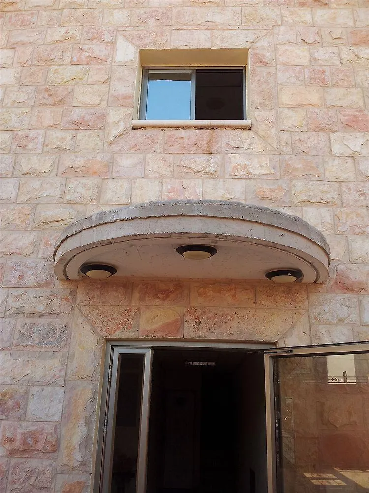 הוסטל אילת אכסניית פולטי טאוורס אכסניה